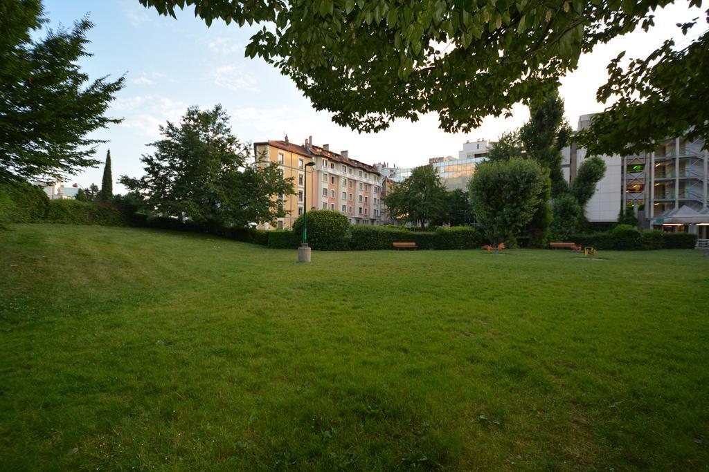 Hotel Lux Grenoble Bagian luar foto